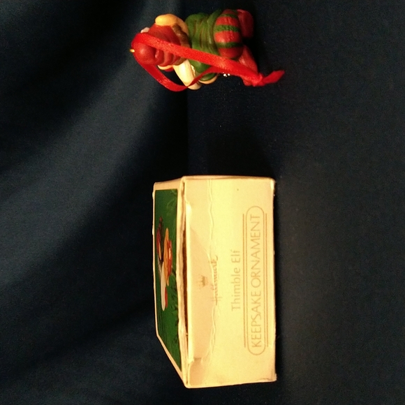 Vintage 1983 Hallmark Keepsake Christmas Ornament Thimble Elf - Picture 2 of 5